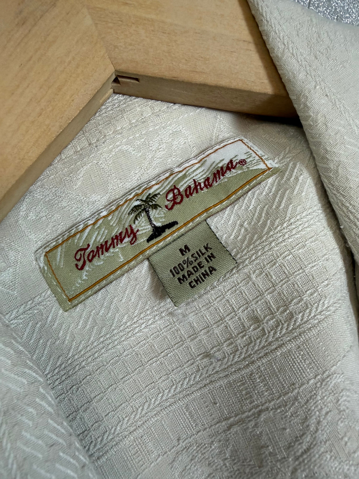 Tommy Bahama 100% Silk M White Collared Button Down