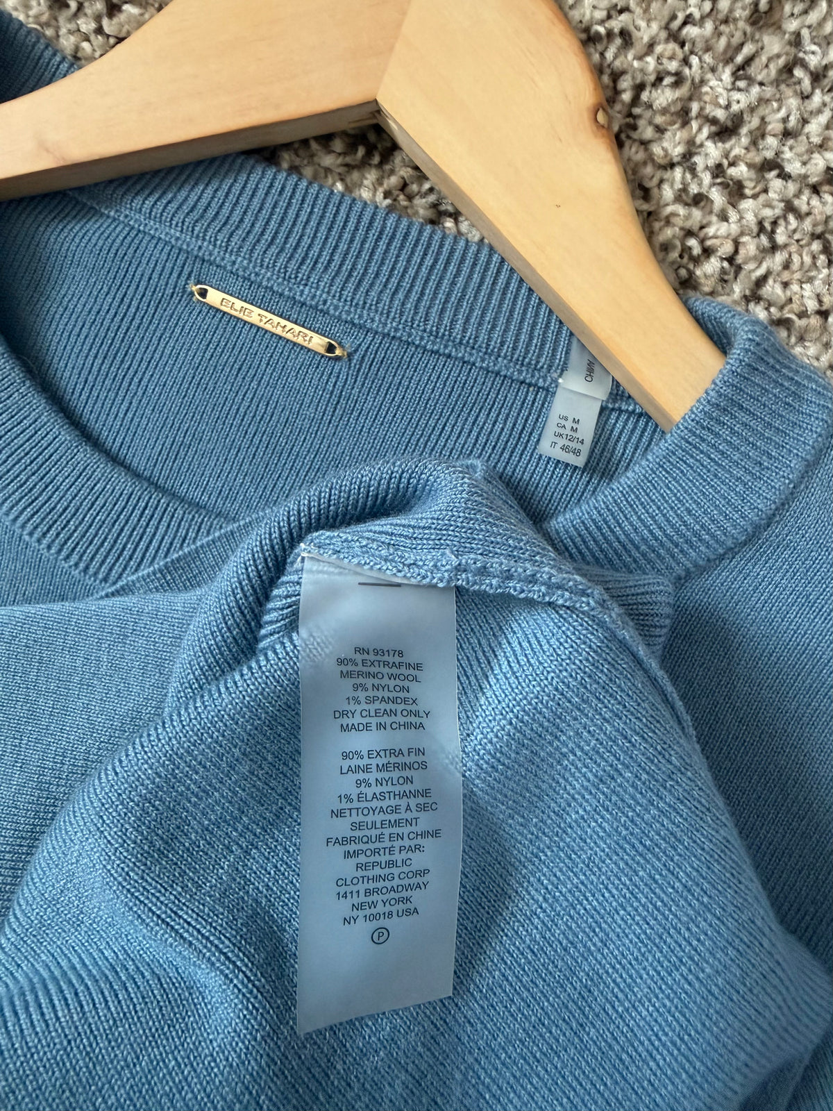 Elie Tahari 90% Extra Fine Merino Wool 9% Nylon 1% Spandex Women's M Sky Blue Crew Neck Sweater With Cut-Out Sleeve Detail