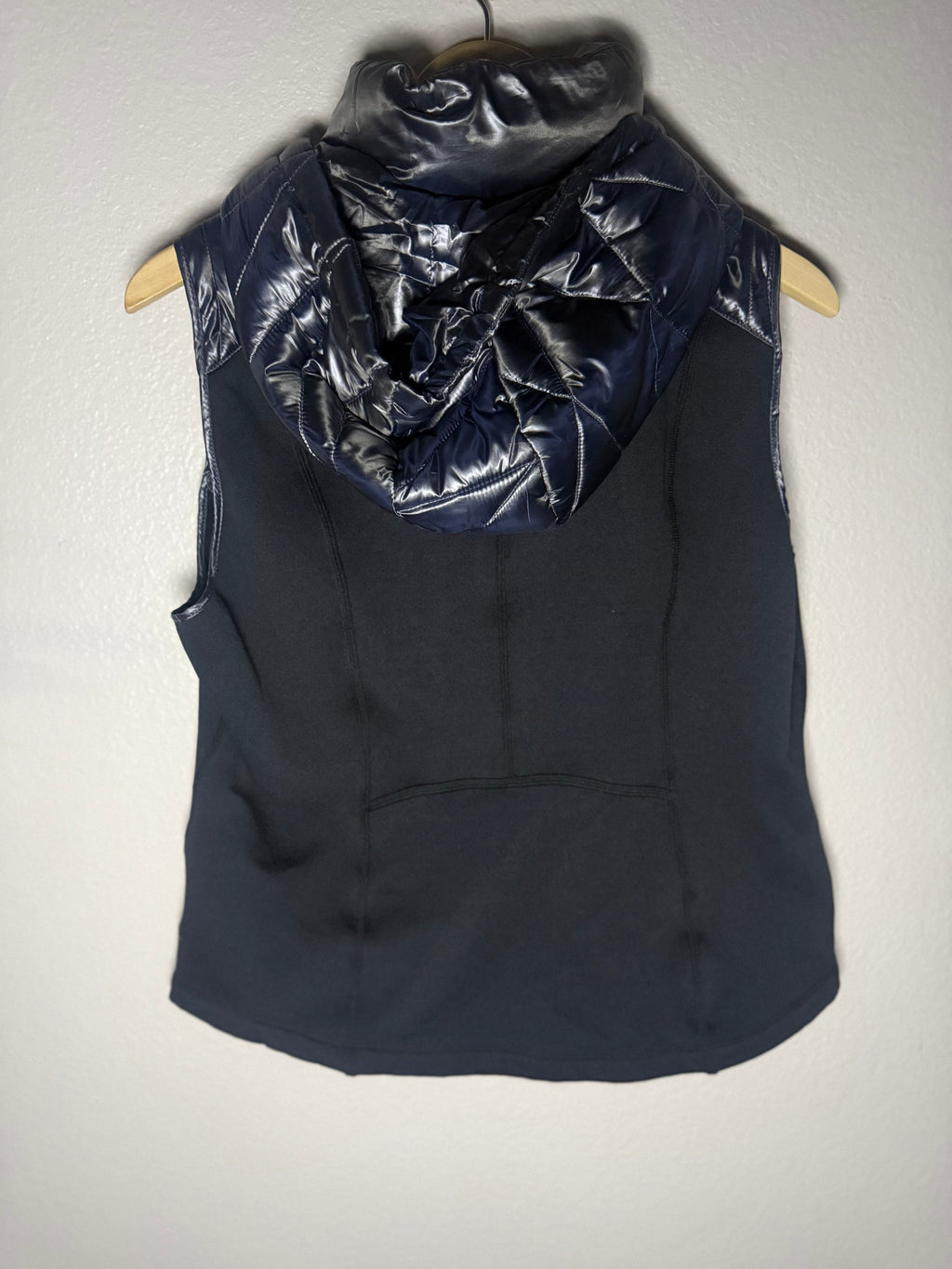BCBGeneration 60% Down 40% Waterfowl Filled L Black/Metalic Charcoal Grey Down Vest