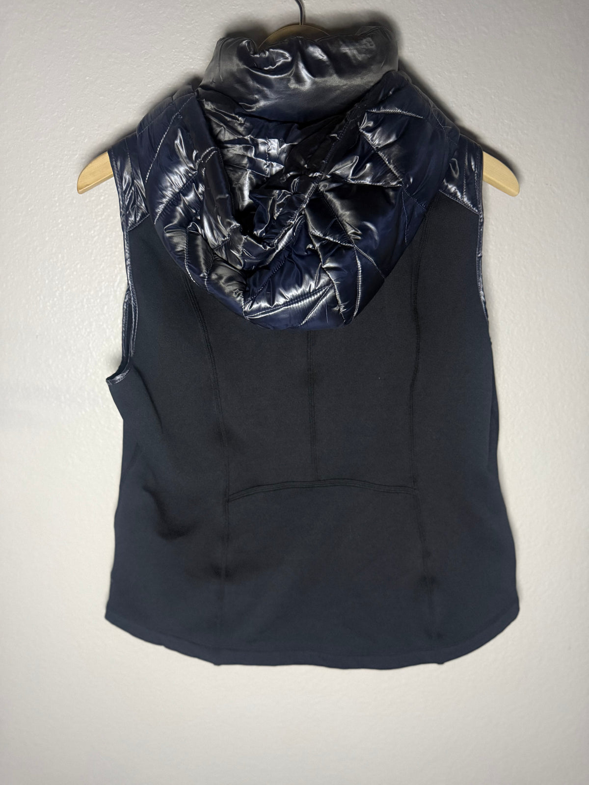 BCBGeneration 60% Down 40% Waterfowl Filled L Black/Metalic Charcoal Grey Down Vest