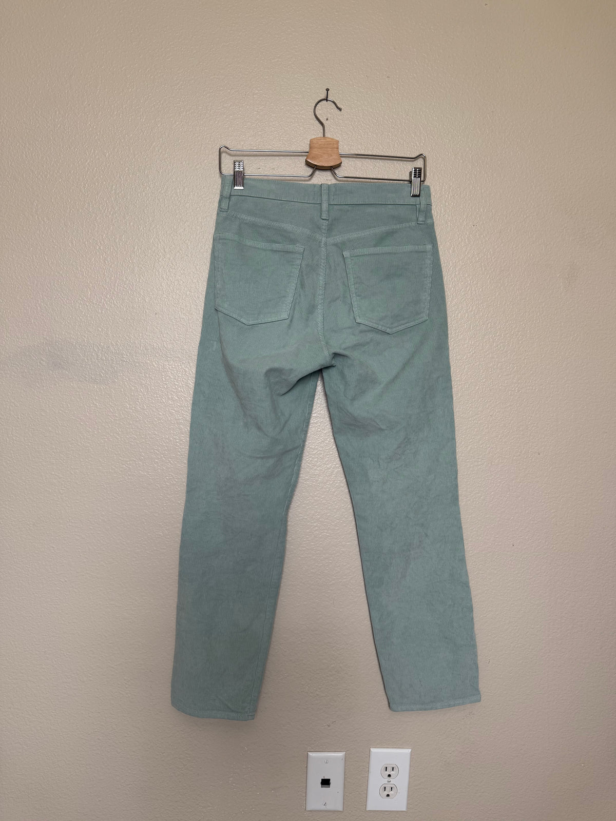 J. Crew 76% Cotton 18% Lyocell 5% Polyester 1% Elastane Size 27 Mint Green Cordouroy Skinny Jeans