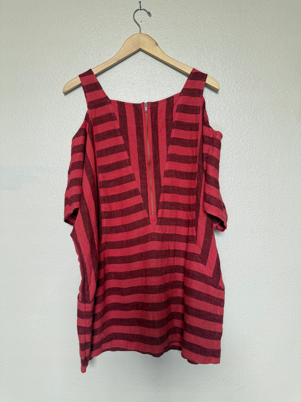 Soft Surroundings 55% Linen 45% Rayon L Coral and Maroon Striped Cold Shoulder Top