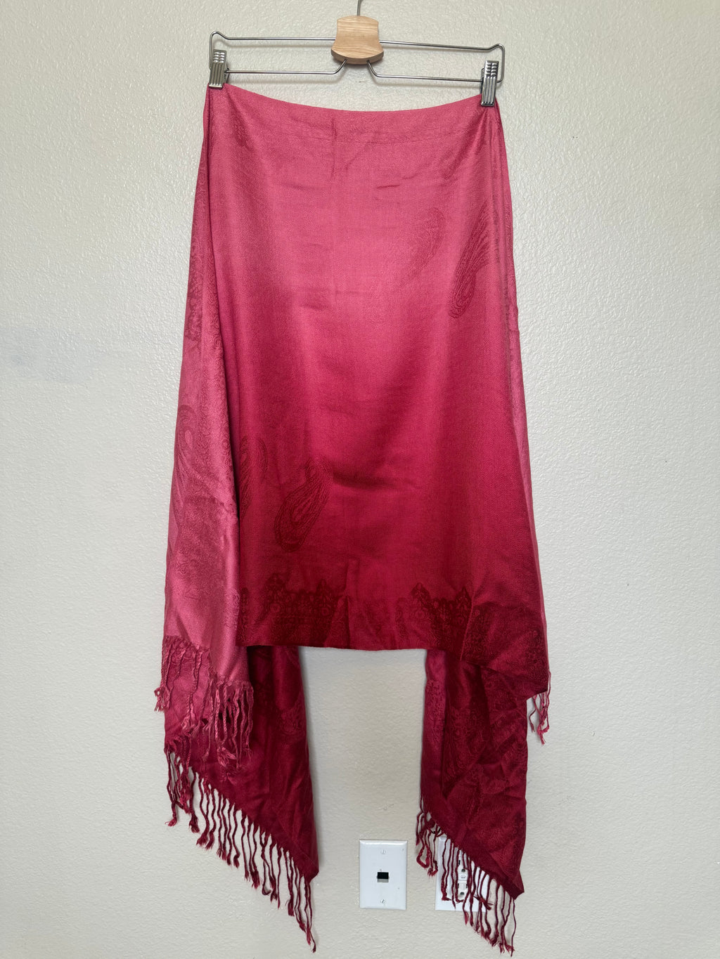 Paschmodesehal 100% Viscose Pearl Red and Pink Ombre Scarf (28x72")