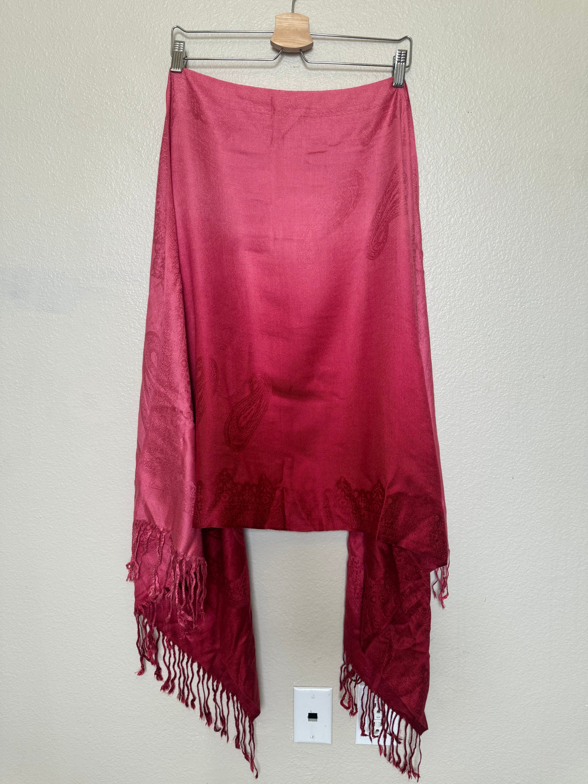 Paschmodesehal 100% Viscose Pearl Red and Pink Ombre Scarf (28x72")