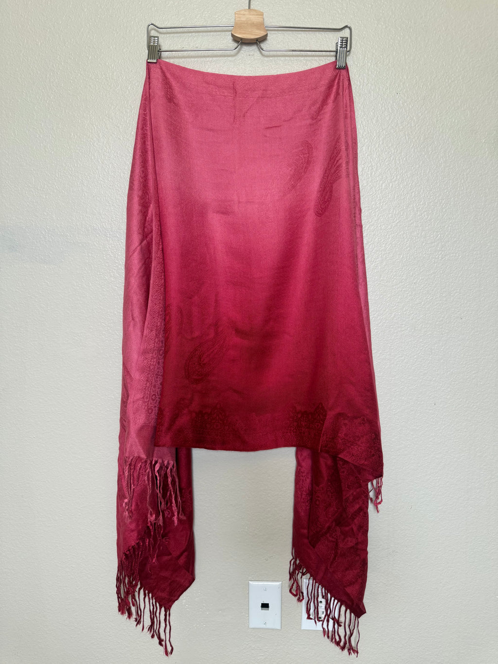 Paschmodesehal 100% Viscose Pearl Red and Pink Ombre Scarf (28x72")