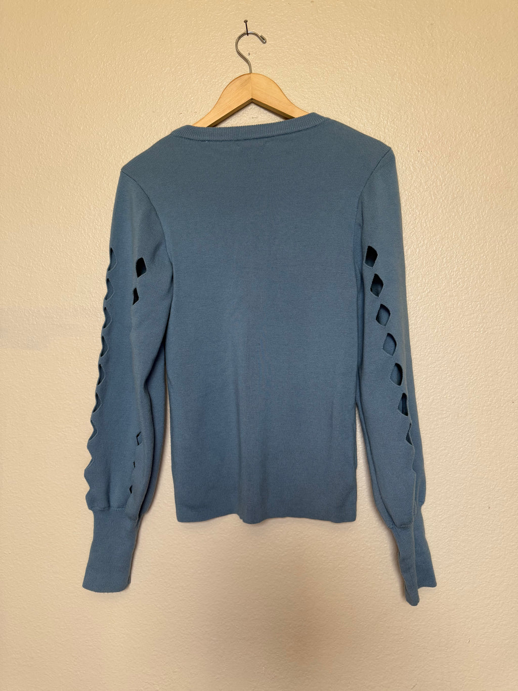 Elie Tahari 90% Extra Fine Merino Wool 9% Nylon 1% Spandex Women's M Sky Blue Crew Neck Sweater With Cut-Out Sleeve Detail