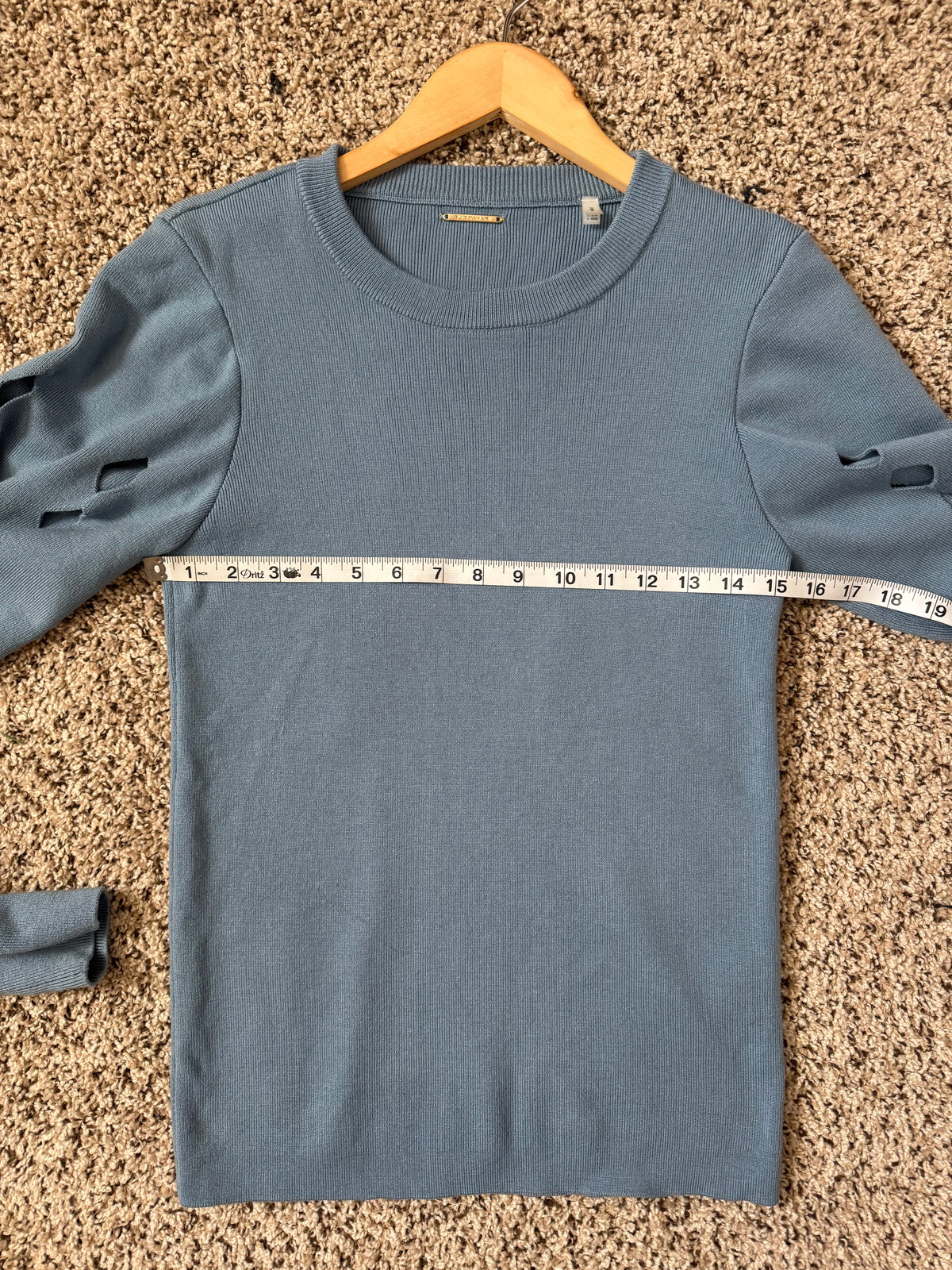 Elie Tahari 90% Extra Fine Merino Wool 9% Nylon 1% Spandex Women's M Sky Blue Crew Neck Sweater With Cut-Out Sleeve Detail