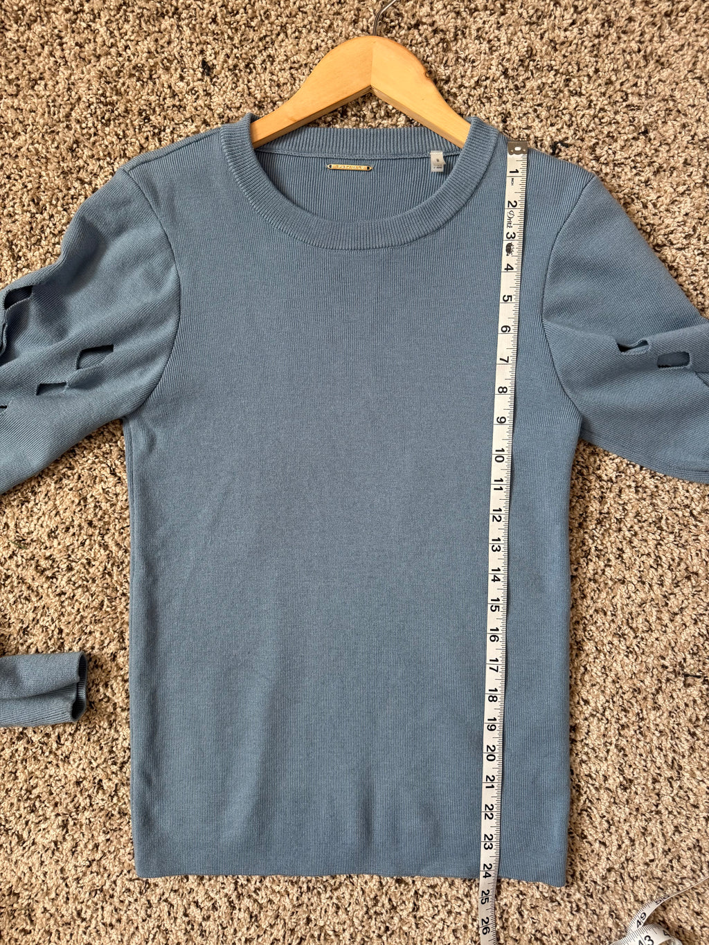 Elie Tahari 90% Extra Fine Merino Wool 9% Nylon 1% Spandex Women's M Sky Blue Crew Neck Sweater With Cut-Out Sleeve Detail