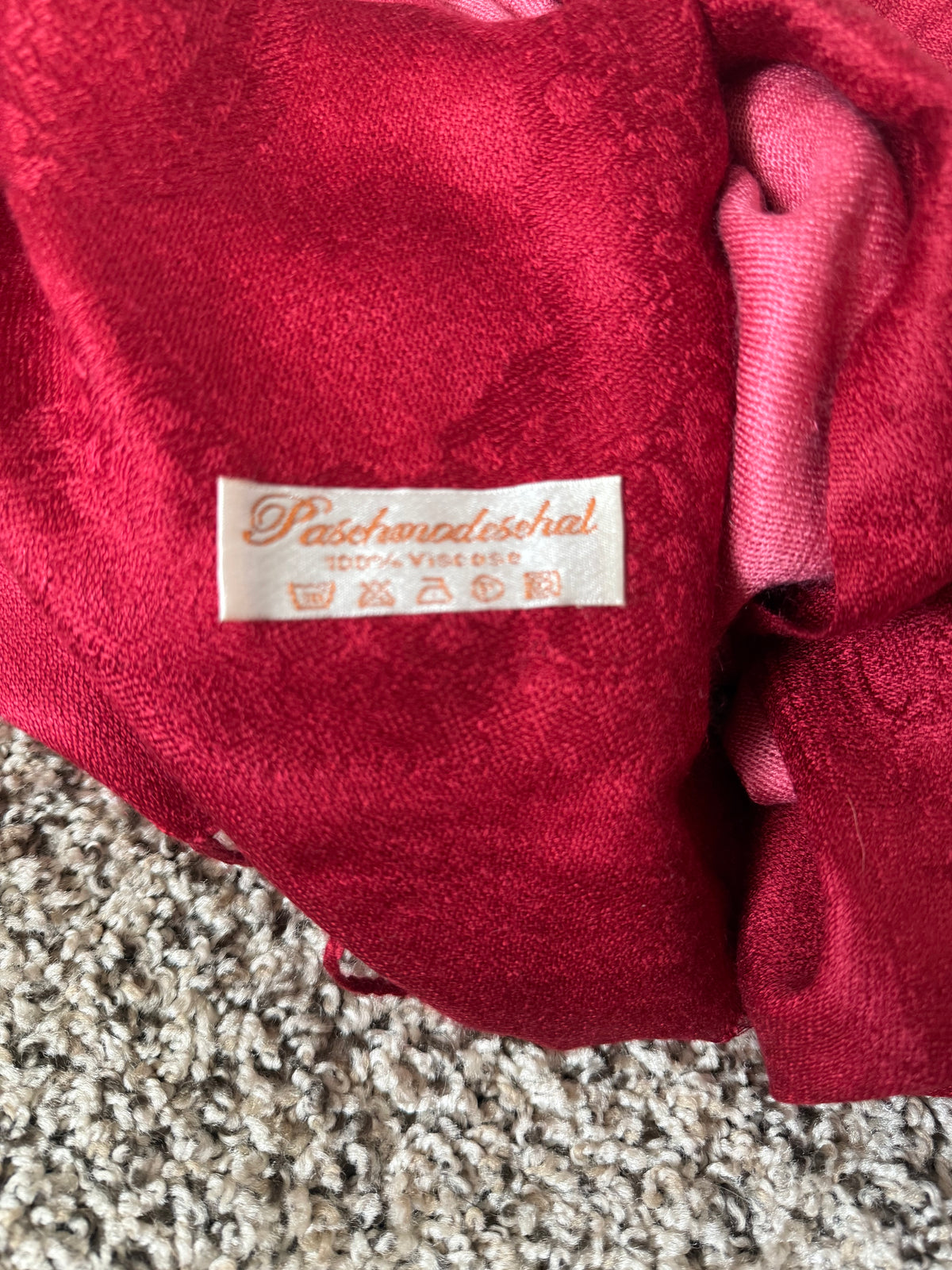 Paschmodesehal 100% Viscose Pearl Red and Pink Ombre Scarf (28x72")