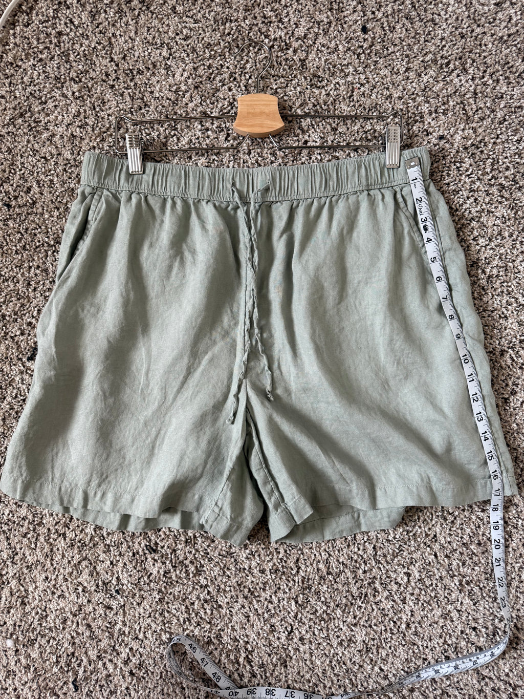 Tahari 100% Linen Women's XL Nature Green Shorts With Pockets