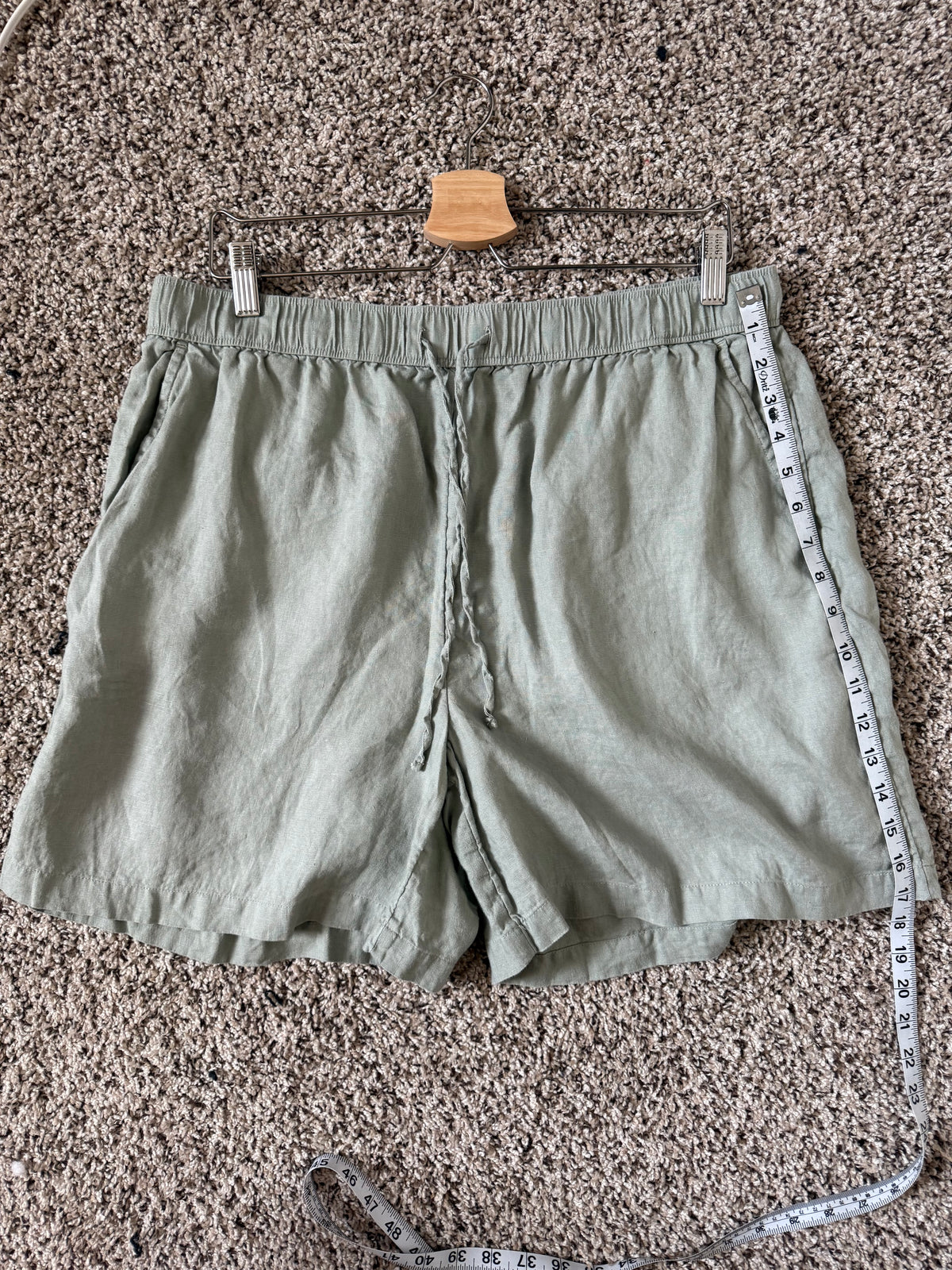 Tahari 100% Linen Women's XL Nature Green Shorts With Pockets