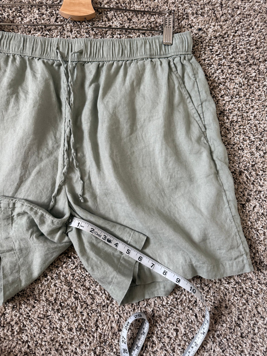 Tahari 100% Linen Women's XL Nature Green Shorts With Pockets