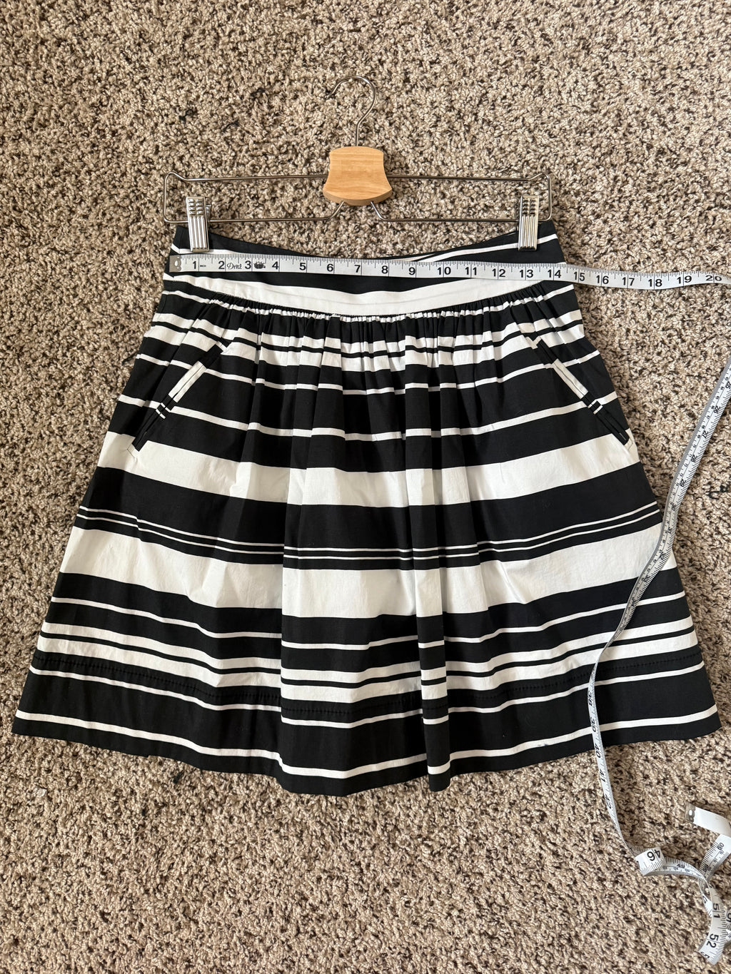 Banana Republic 97% Cotton 3% Spandex Size 2 Black and White Striped Balloon Hem Bubble Mini Skirt