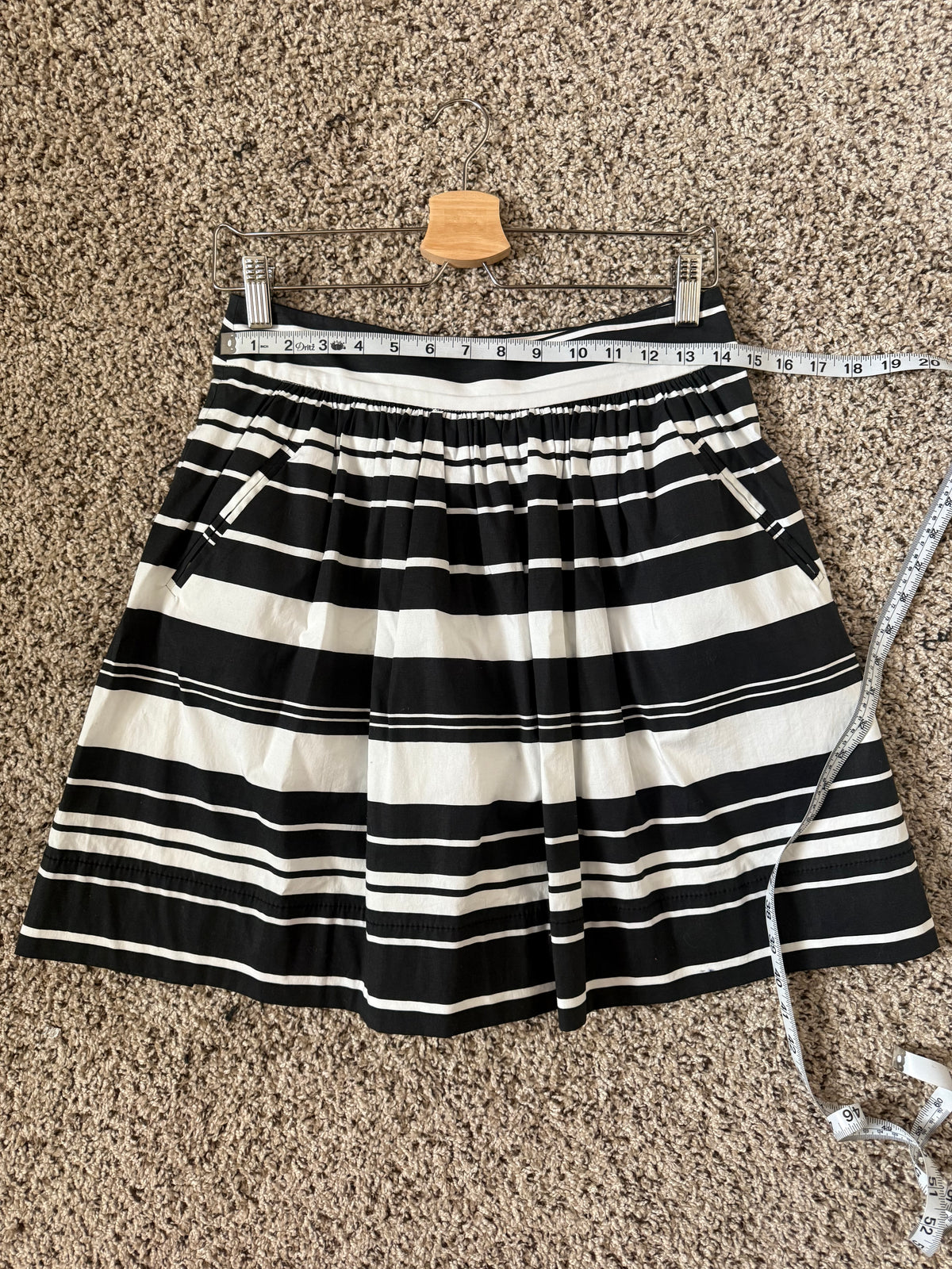 Banana Republic 97% Cotton 3% Spandex Size 2 Black and White Striped Balloon Hem Bubble Mini Skirt
