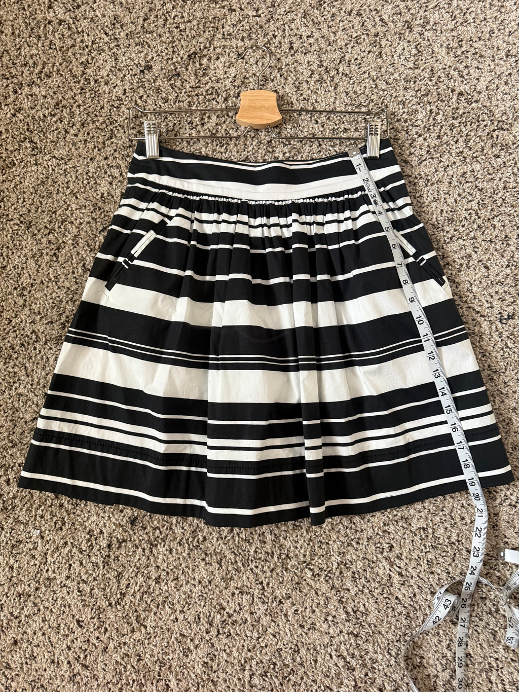 Banana Republic 97% Cotton 3% Spandex Size 2 Black and White Striped Balloon Hem Bubble Mini Skirt