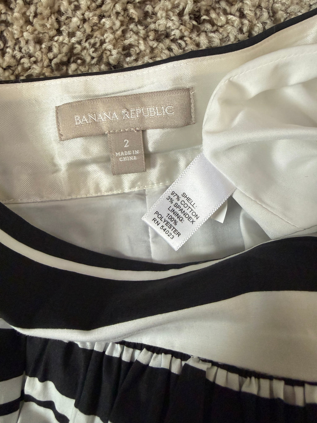 Banana Republic 97% Cotton 3% Spandex Size 2 Black and White Striped Balloon Hem Bubble Mini Skirt