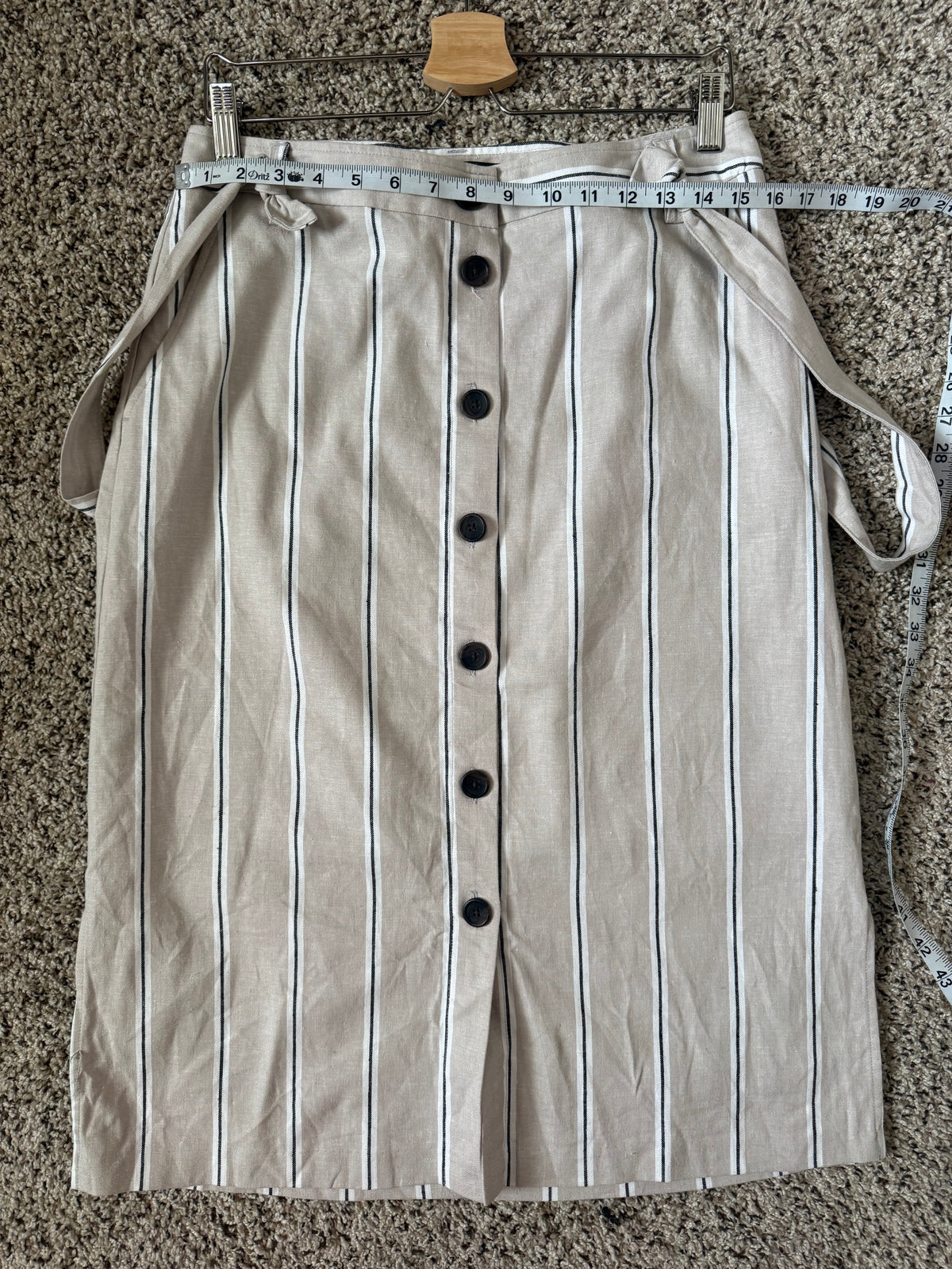 Banana Republic 54% Linen 44% Cotton 2% Elastane Size 8 Tan With White and Black Vertical Stripes Button Down Midi Skirt