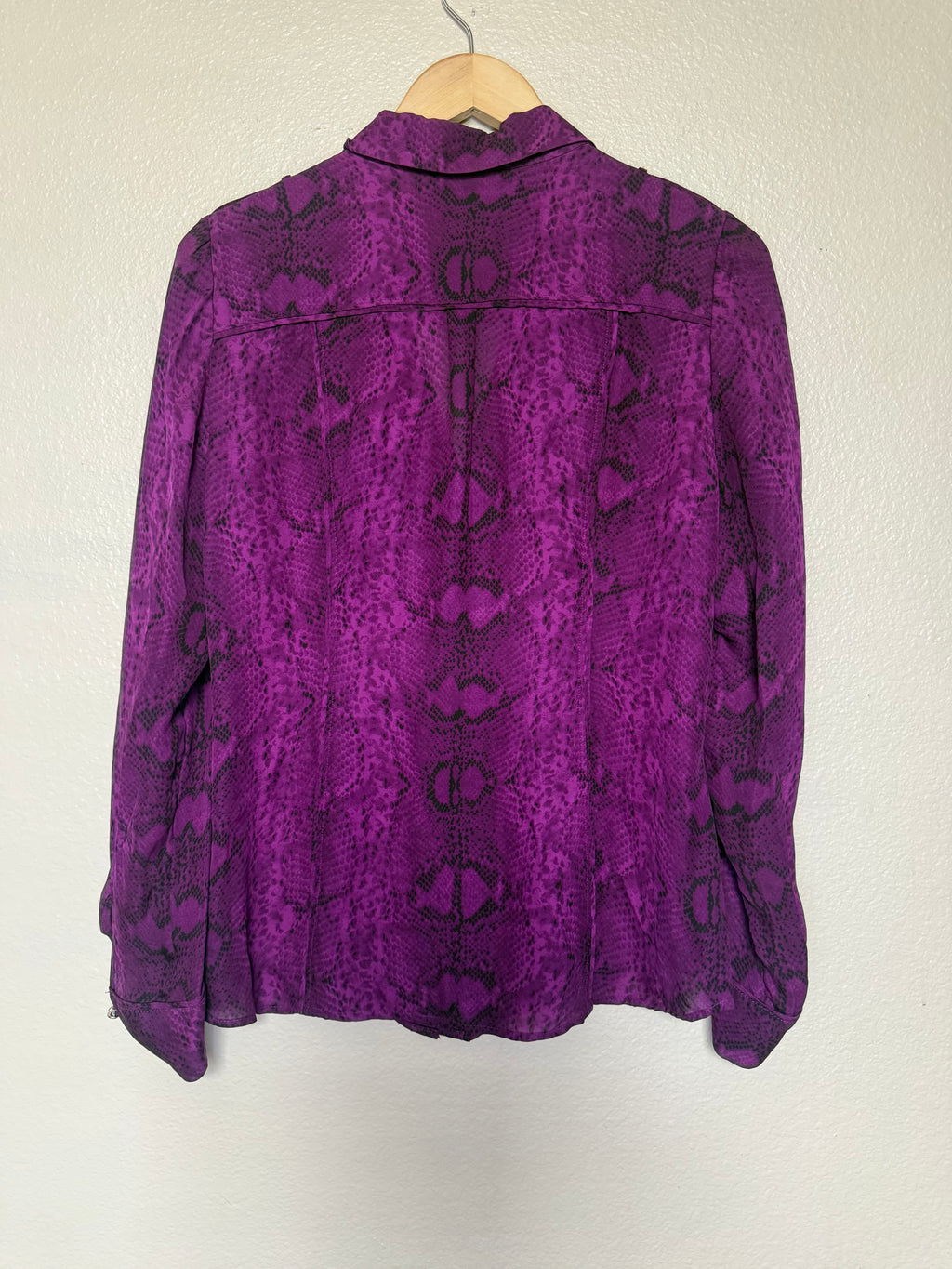 White Houst Black Market 100% Silk Size 8 Magenta Button Down