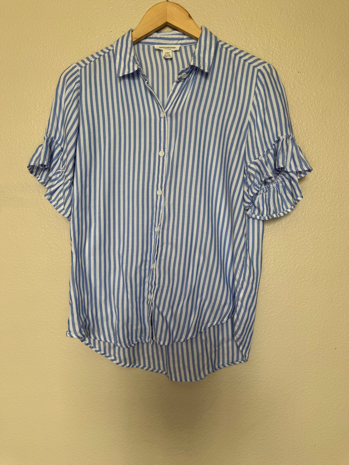 beachlunchlounge 73% Rayon 27% Lyocell S Blue and White Striped Button Down