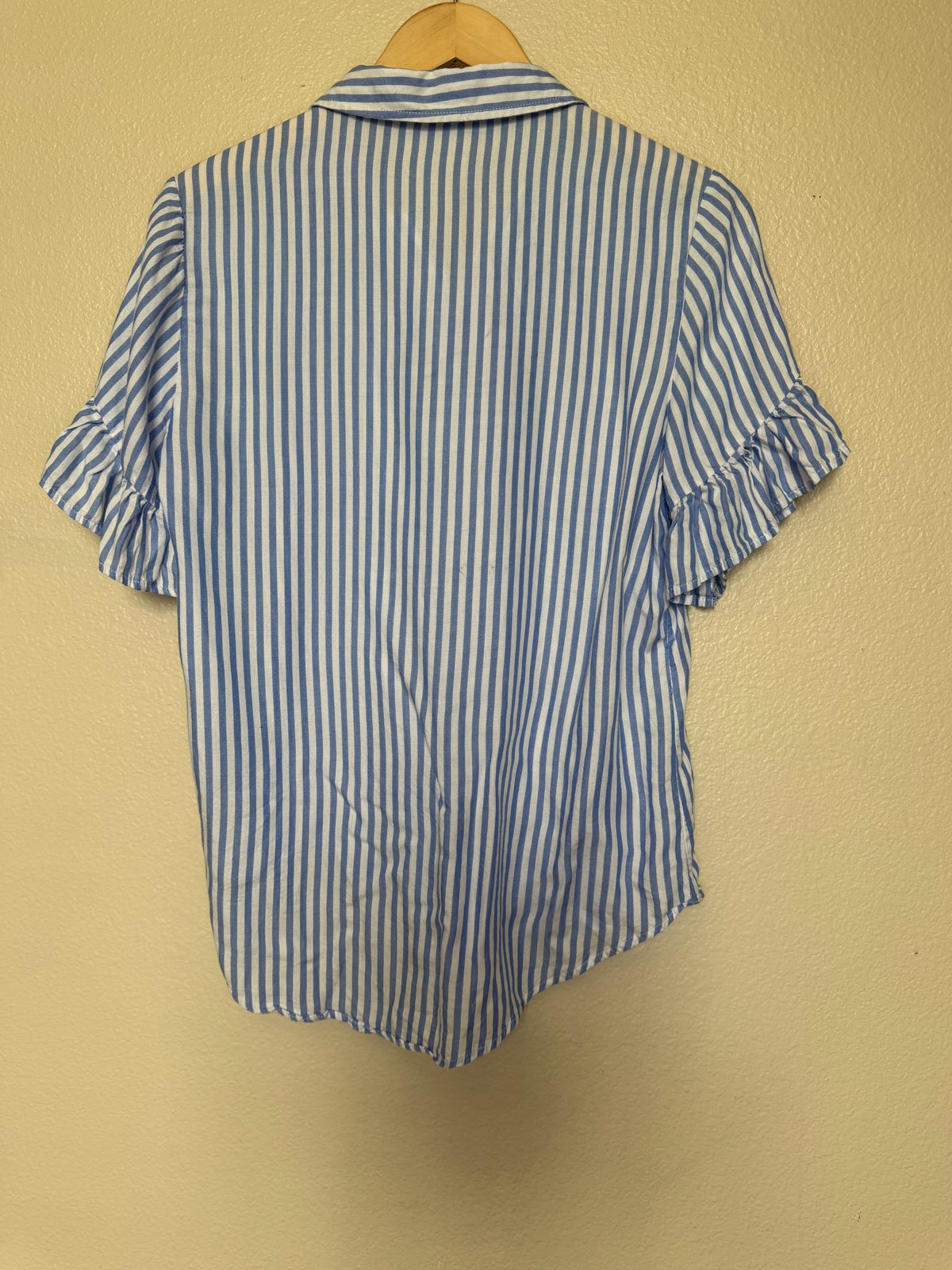 beachlunchlounge 73% Rayon 27% Lyocell S Blue and White Striped Button Down