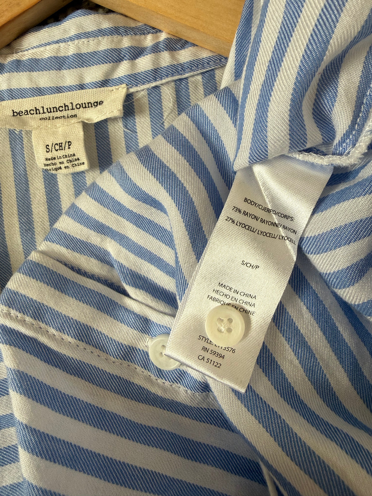 beachlunchlounge 73% Rayon 27% Lyocell S Blue and White Striped Button Down