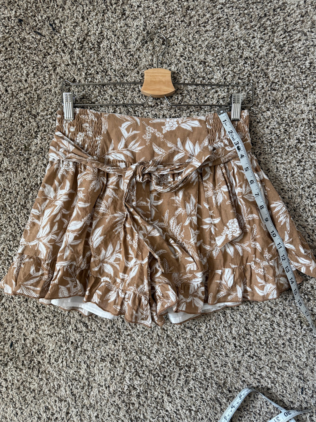 &Merci 60% Cotton 40% Rayon M Light Brown with White Plant Print Paper Bag Shorts