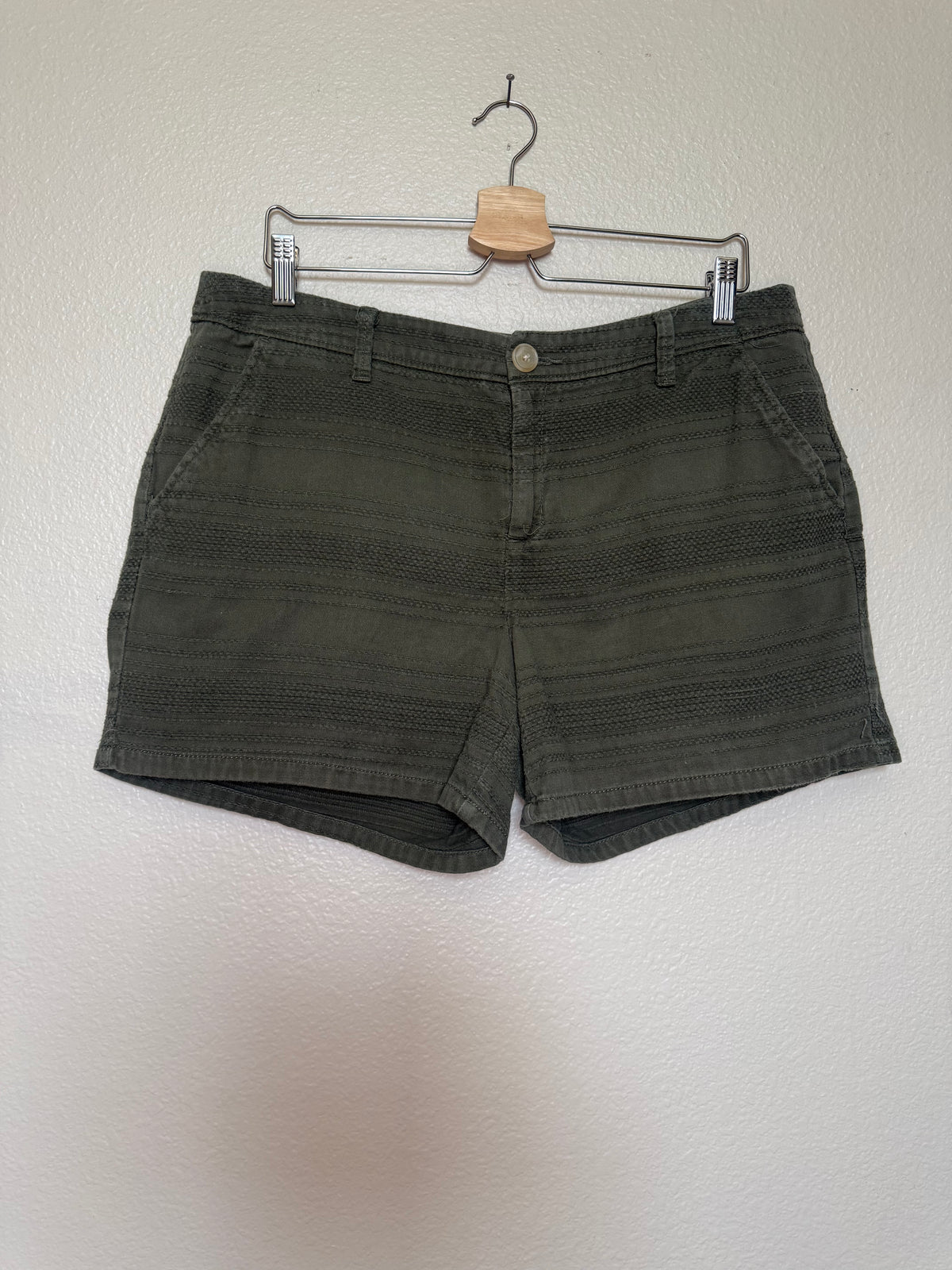 Liz Clairborne 100% Cotton Size 12 Forest Green Shorts