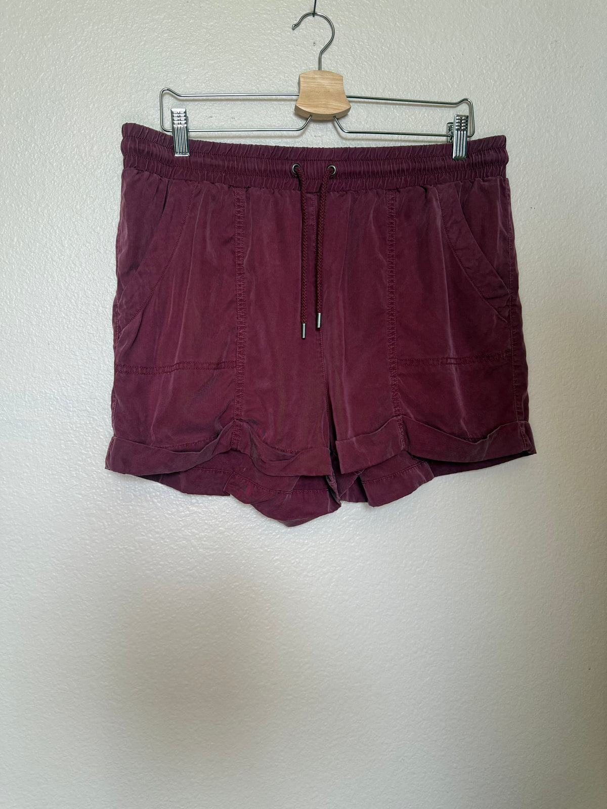 Universal Thread 100% Lyocell L Maroon Shorts