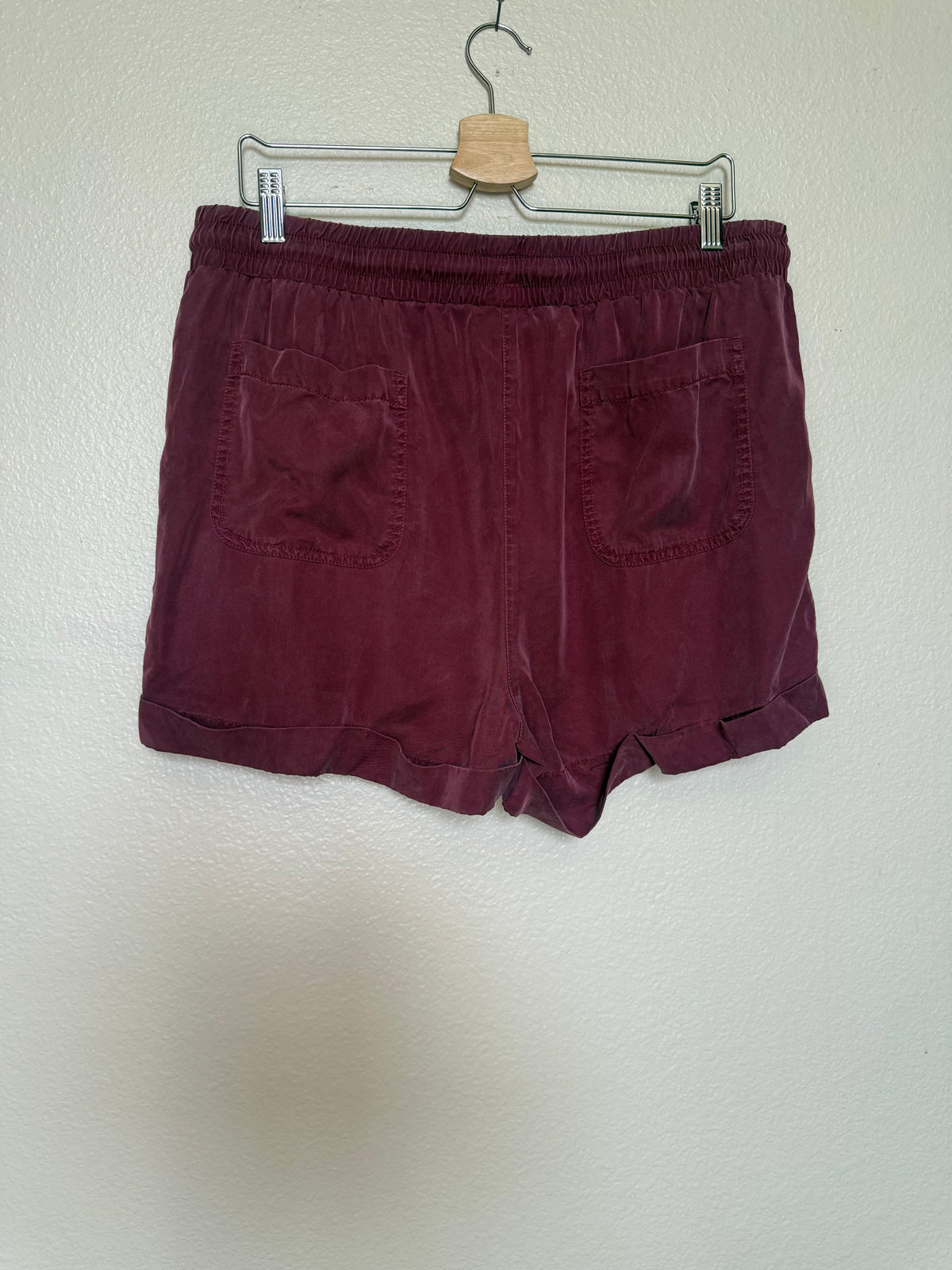 Universal Thread 100% Lyocell L Maroon Shorts