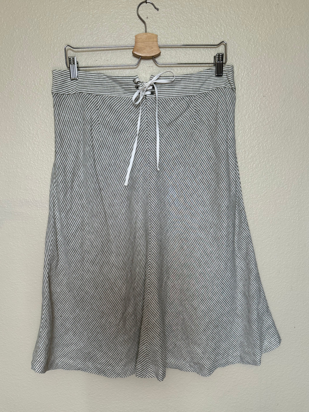 J. Crew 100% Linen Size 8 Button Detail Midi Skirt