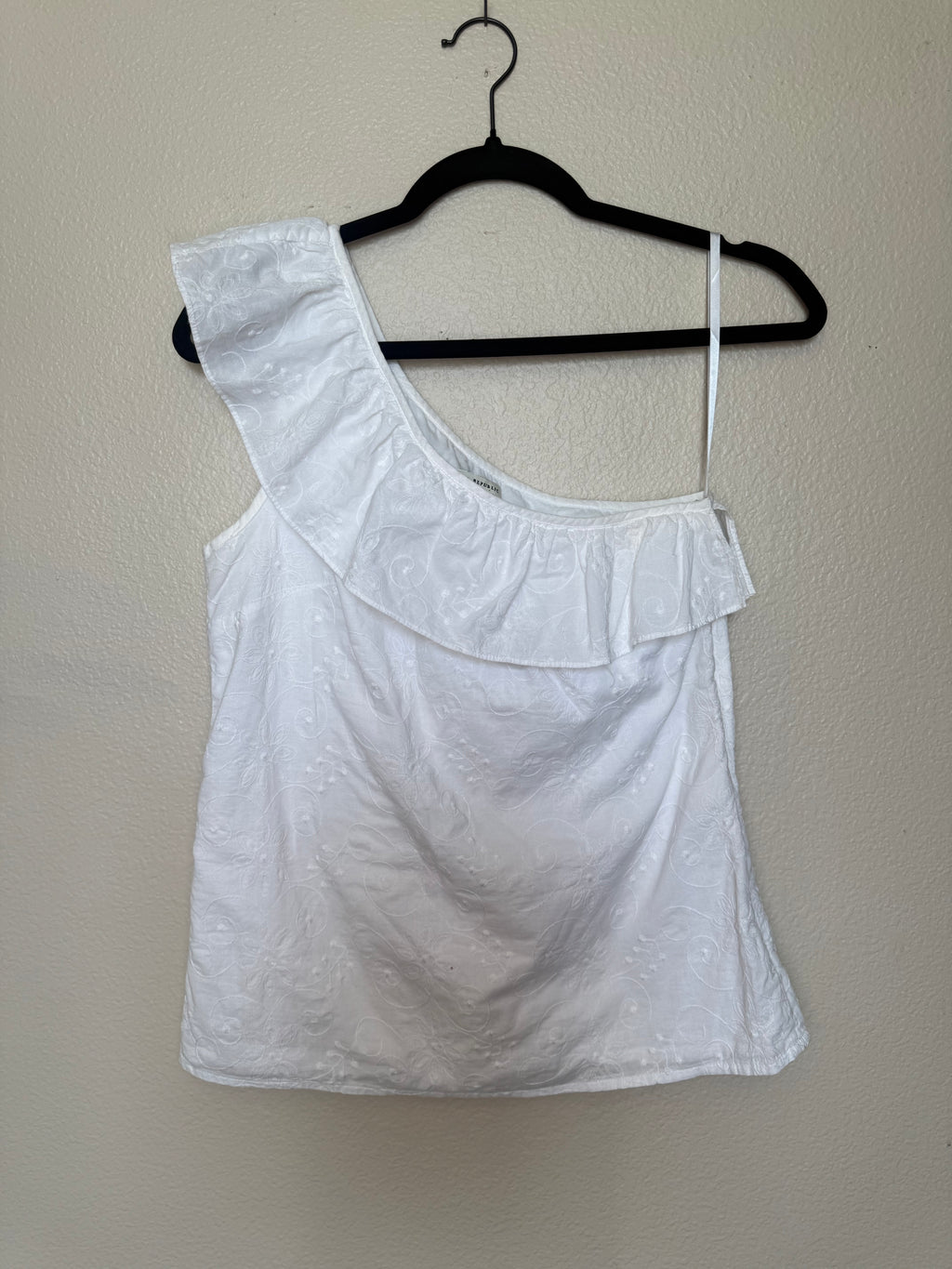 Banana Republic 100% Cotton Shell and Lining Size 2 Petite White One Shoulder Tank with Flower Detail
