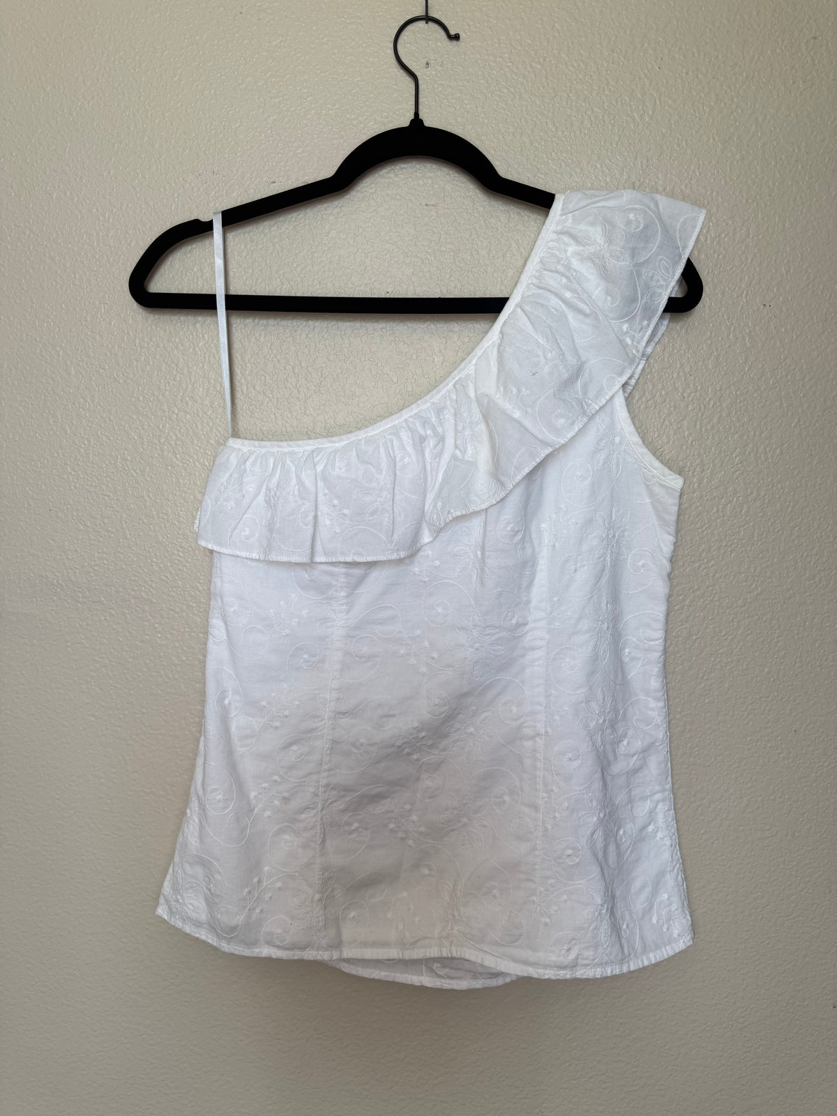 Banana Republic 100% Cotton Shell and Lining Size 2 Petite White One Shoulder Tank with Flower Detail