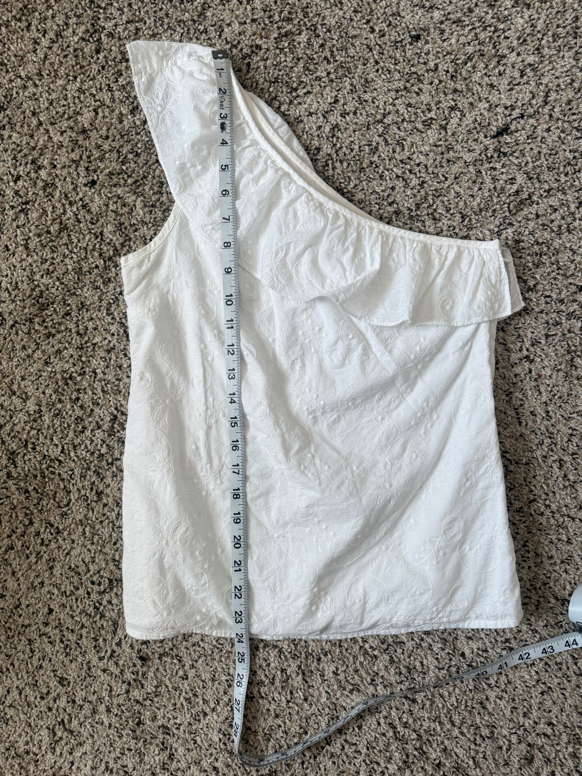 Banana Republic 100% Cotton Shell and Lining Size 2 Petite White One Shoulder Tank with Flower Detail