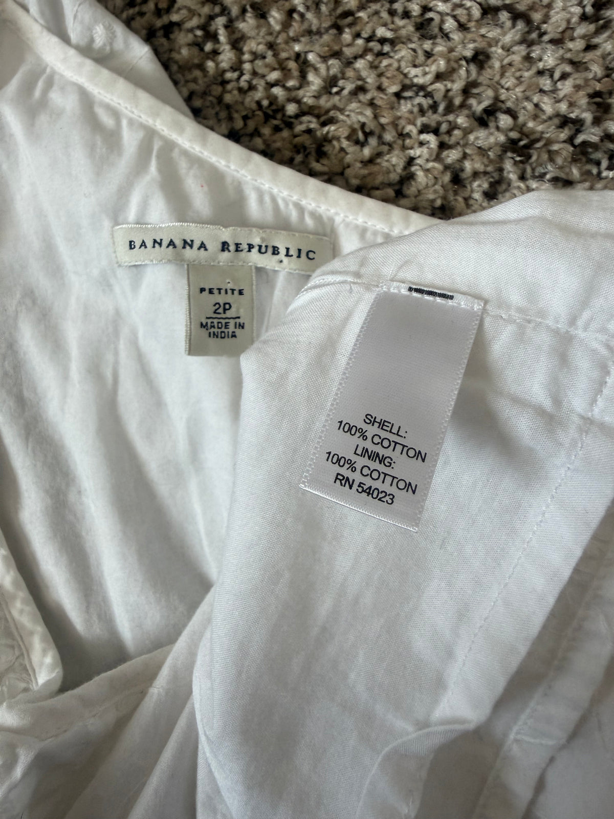 Banana Republic 100% Cotton Shell and Lining Size 2 Petite White One Shoulder Tank with Flower Detail