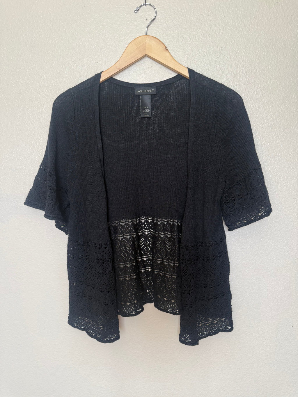 Lane Bryant 54% Ramie 24% Cotton 22% Rayon Size 14/16 Black Short Sleeve Cardigan