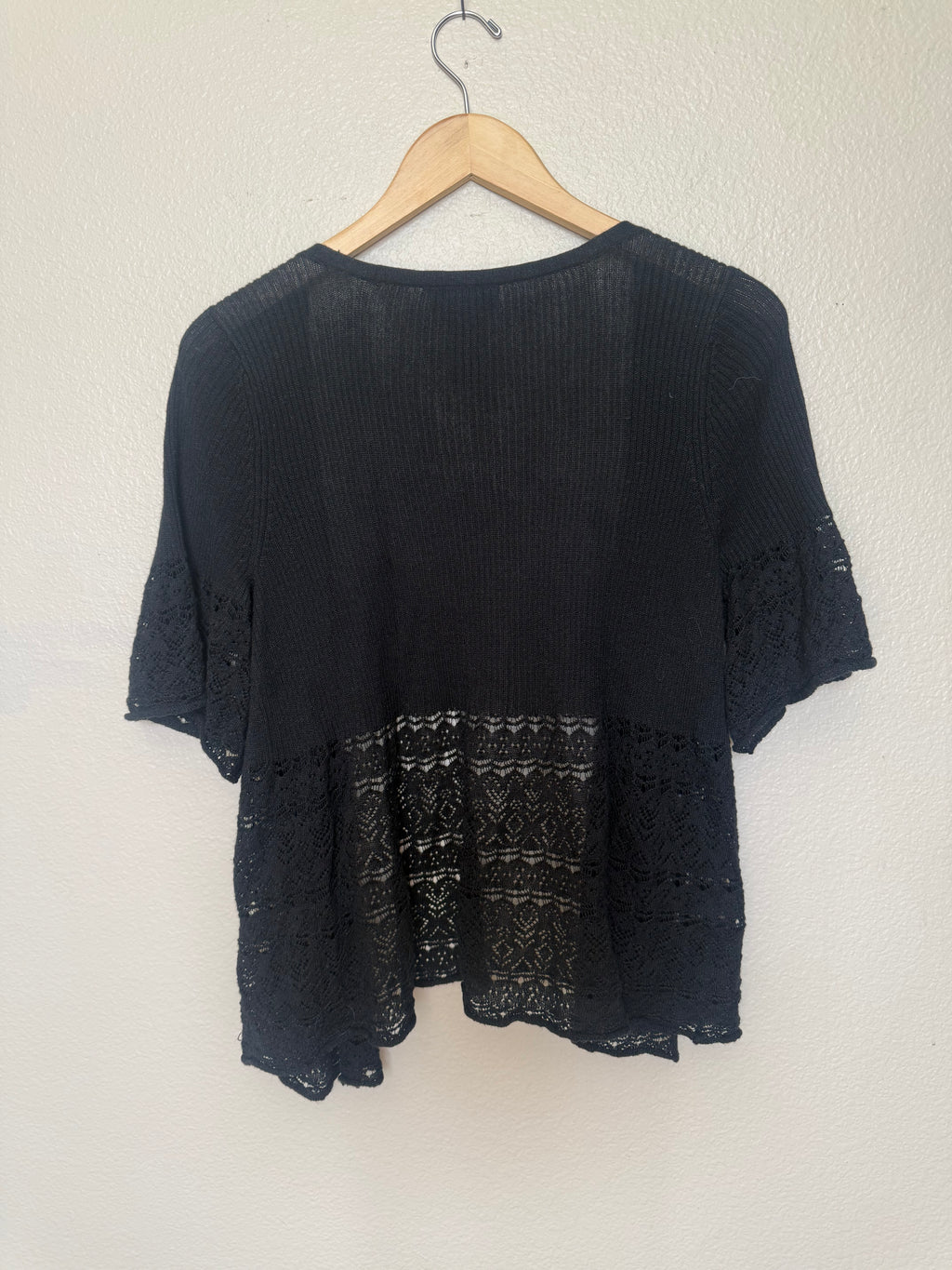 Lane Bryant 54% Ramie 24% Cotton 22% Rayon Size 14/16 Black Short Sleeve Cardigan