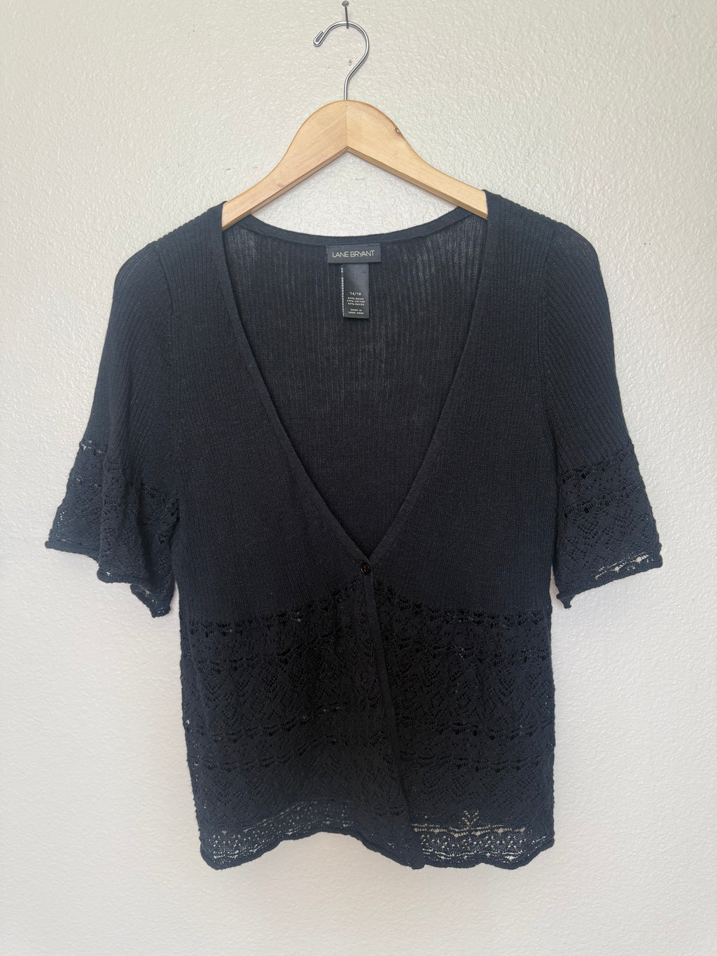 Lane Bryant 54% Ramie 24% Cotton 22% Rayon Size 14/16 Black Short Sleeve Cardigan
