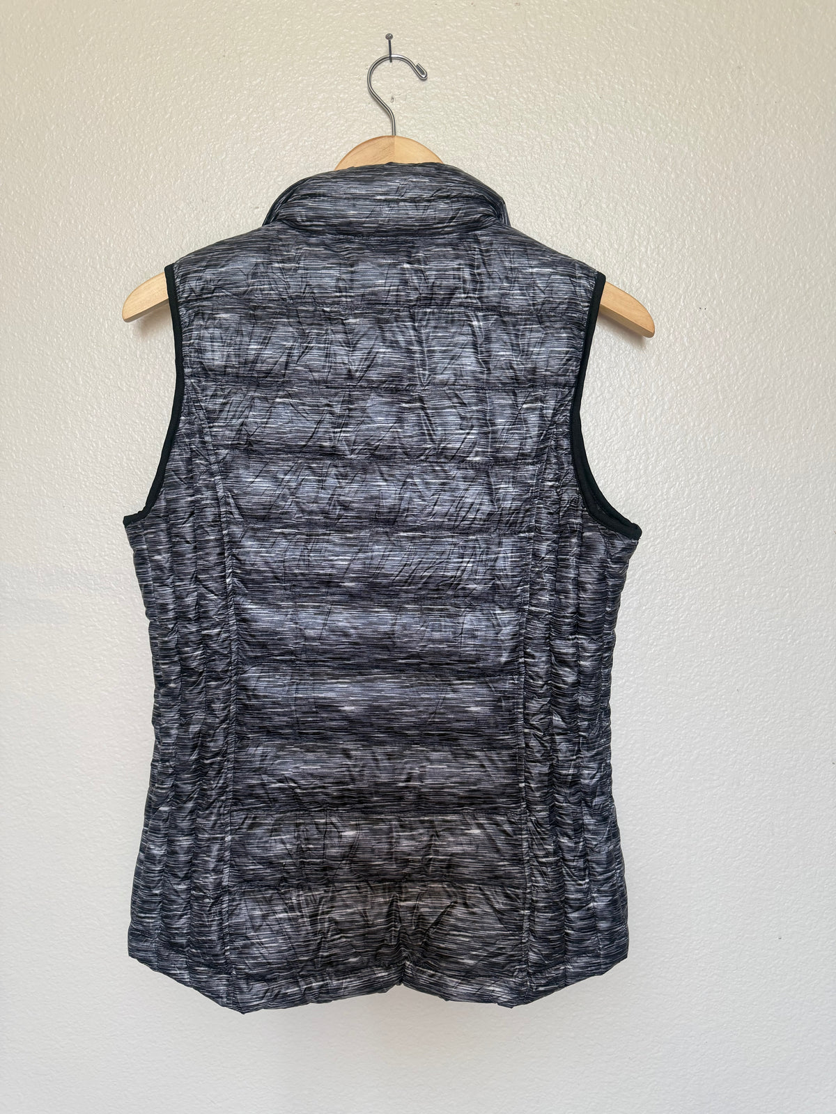 32 Degree Heat 90% Down 10% Feathers M Black and White (Grey) Packable Puffer Vest