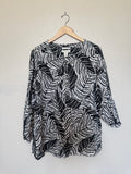 Cynthia Rowley 100% Linen 1X Black and White Plant Detail Button Down
