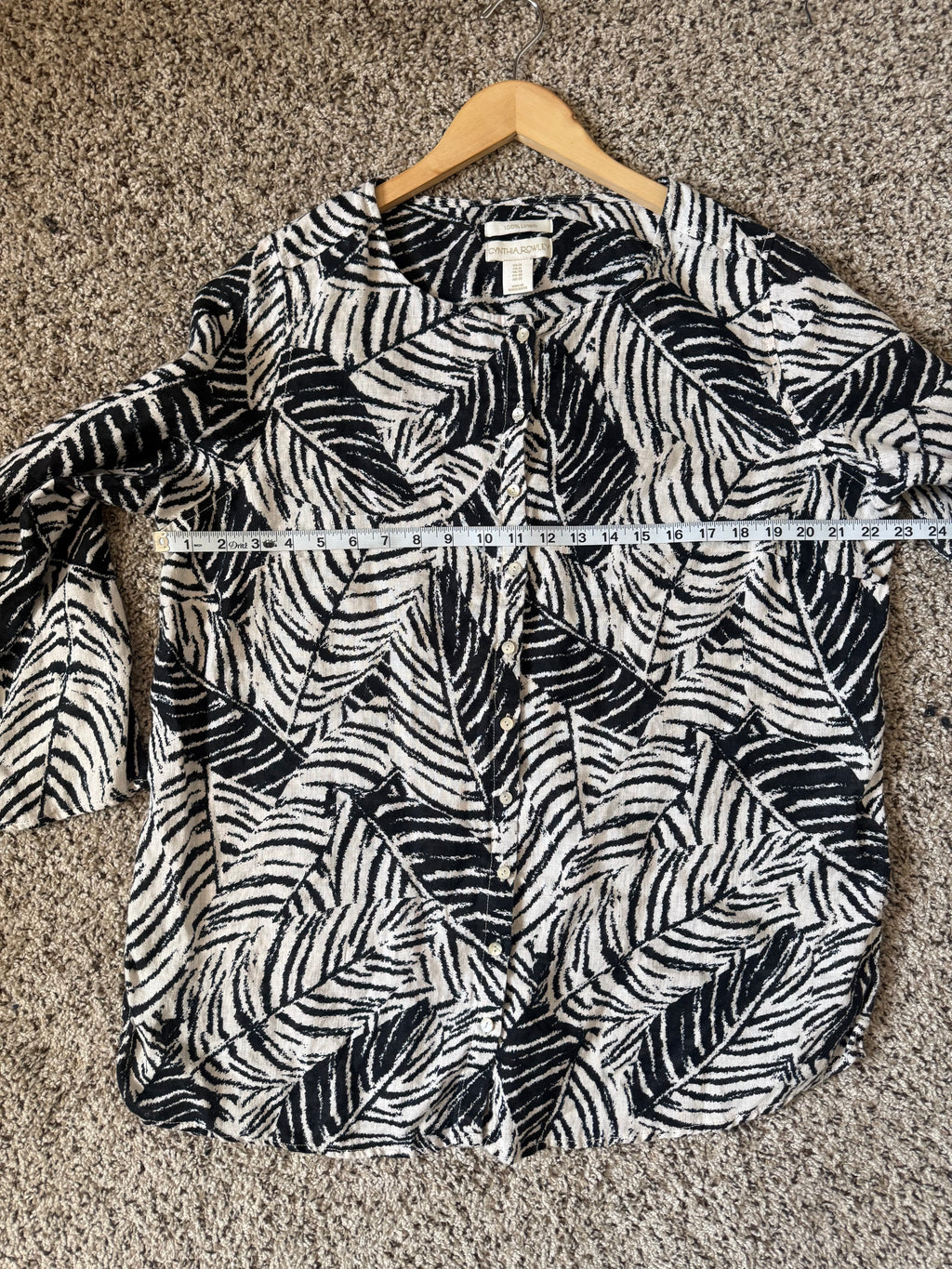 Cynthia Rowley 100% Linen 1X Black and White Plant Detail Button Down