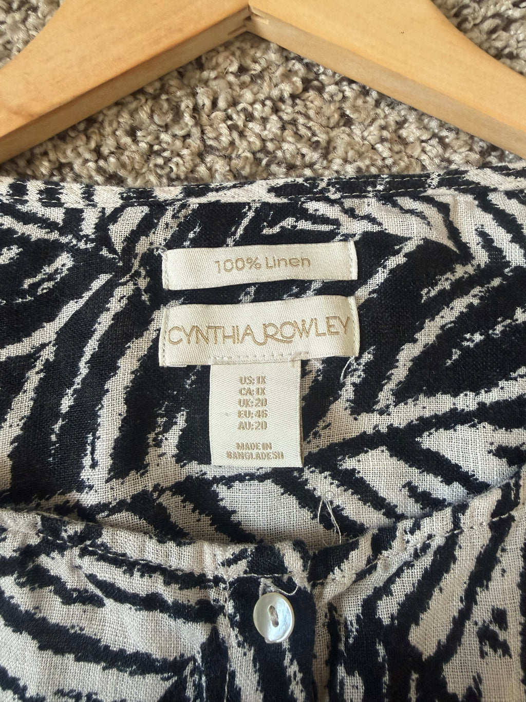 Cynthia Rowley 100% Linen 1X Black and White Plant Detail Button Down