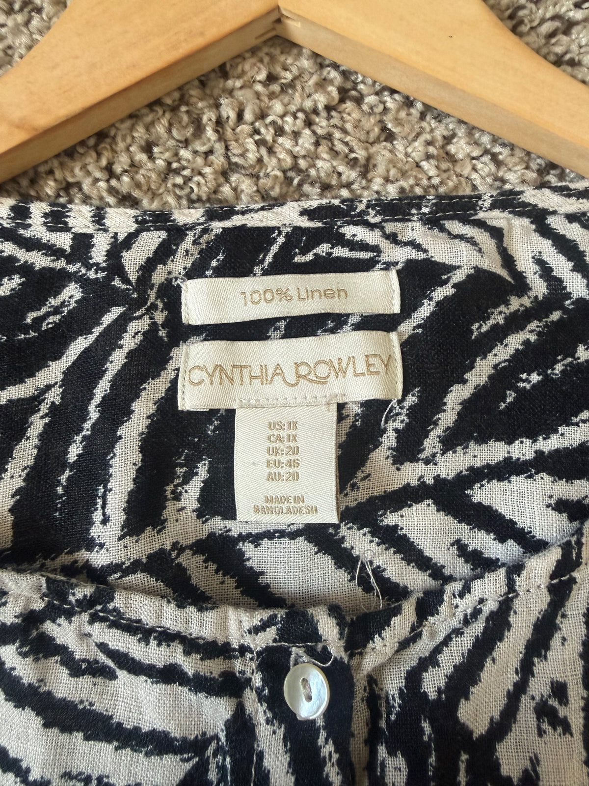 Cynthia Rowley 100% Linen 1X Black and White Plant Detail Button Down