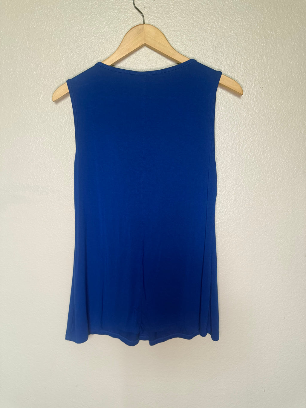 The Pyramid Collection 92% Rayon 8% Spandex S Royal Blue Cowl Neck Tank Top