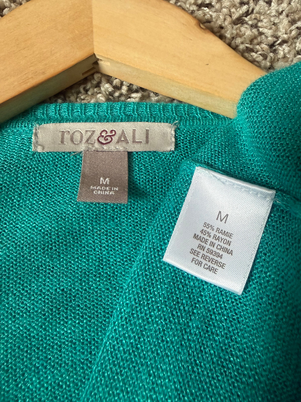 Roz & Ali 55% Ramie 45% Rayon M Teal Cardigan