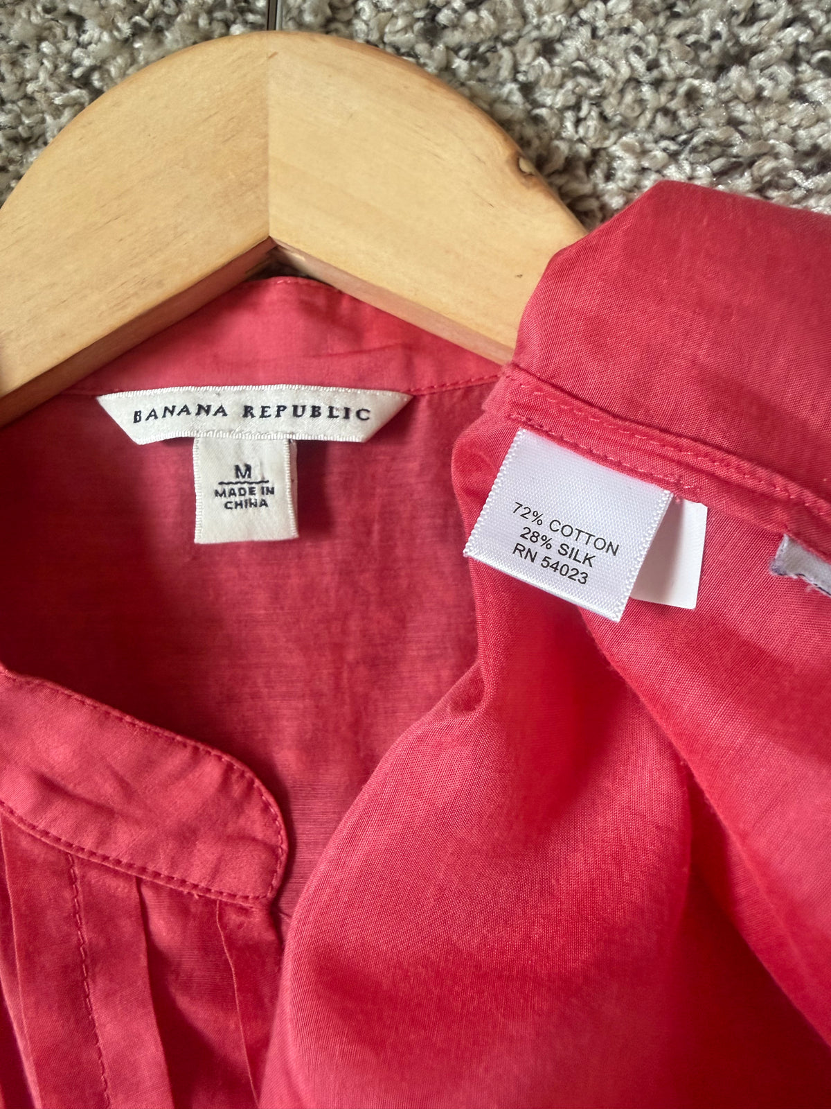 Banana Republic 72% Silk 28% Cotton M Coral Short Sleeve Blouse