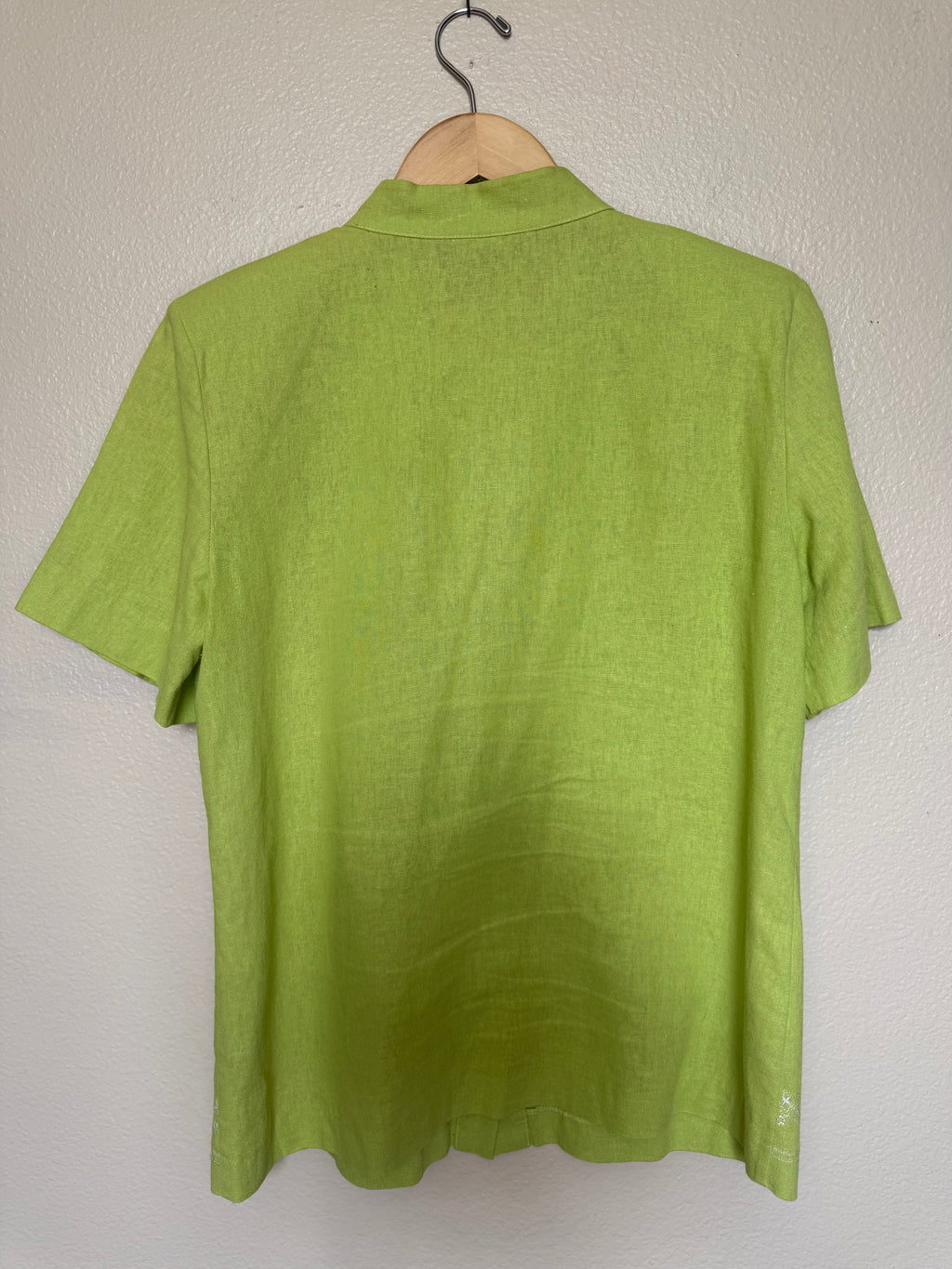 Montee Collection 55% Ramie 45% Rayon S Lime Green Short Sleeve Button Down with White Emroidered Flowers