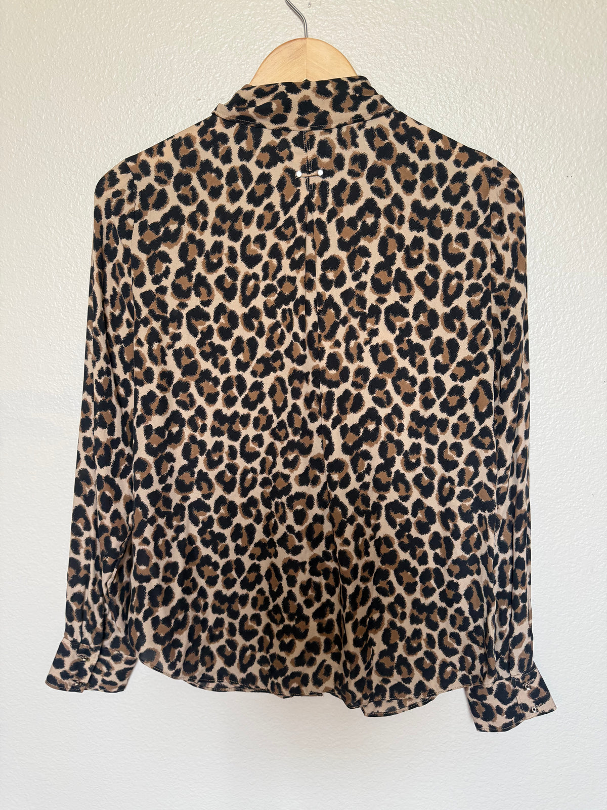 White House Black Market 100% Silk Size 4 Cheetah Print Long Sleeve Button Down