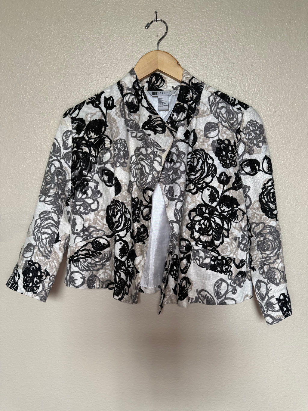 Carole Little 100% Linen Size S White Blazer With Black and Grey Flower Detail