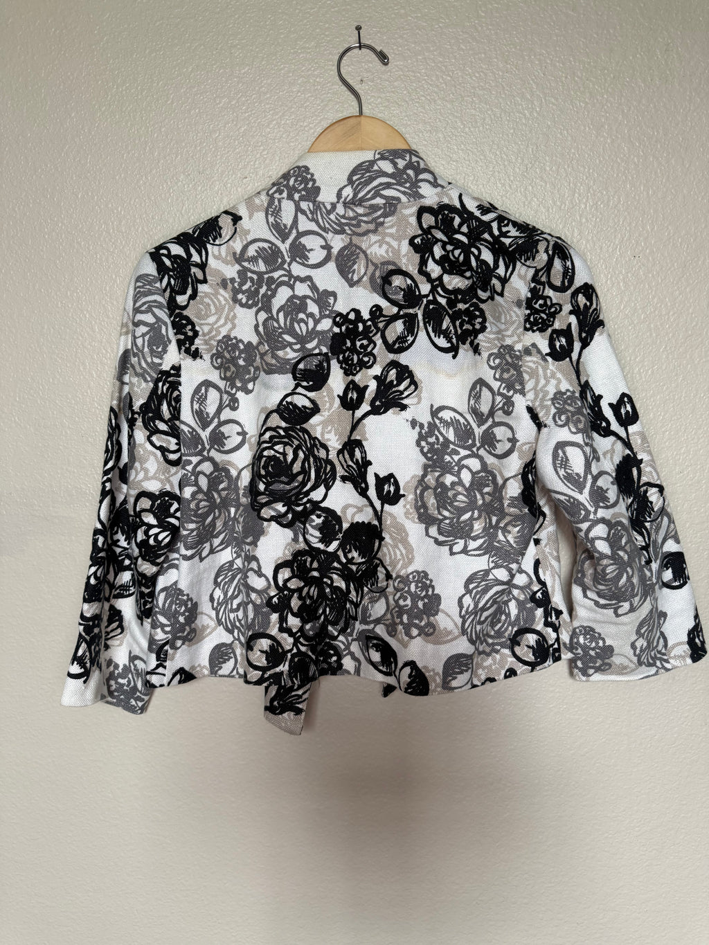 Carole Little 100% Linen Size S White Blazer With Black and Grey Flower Detail