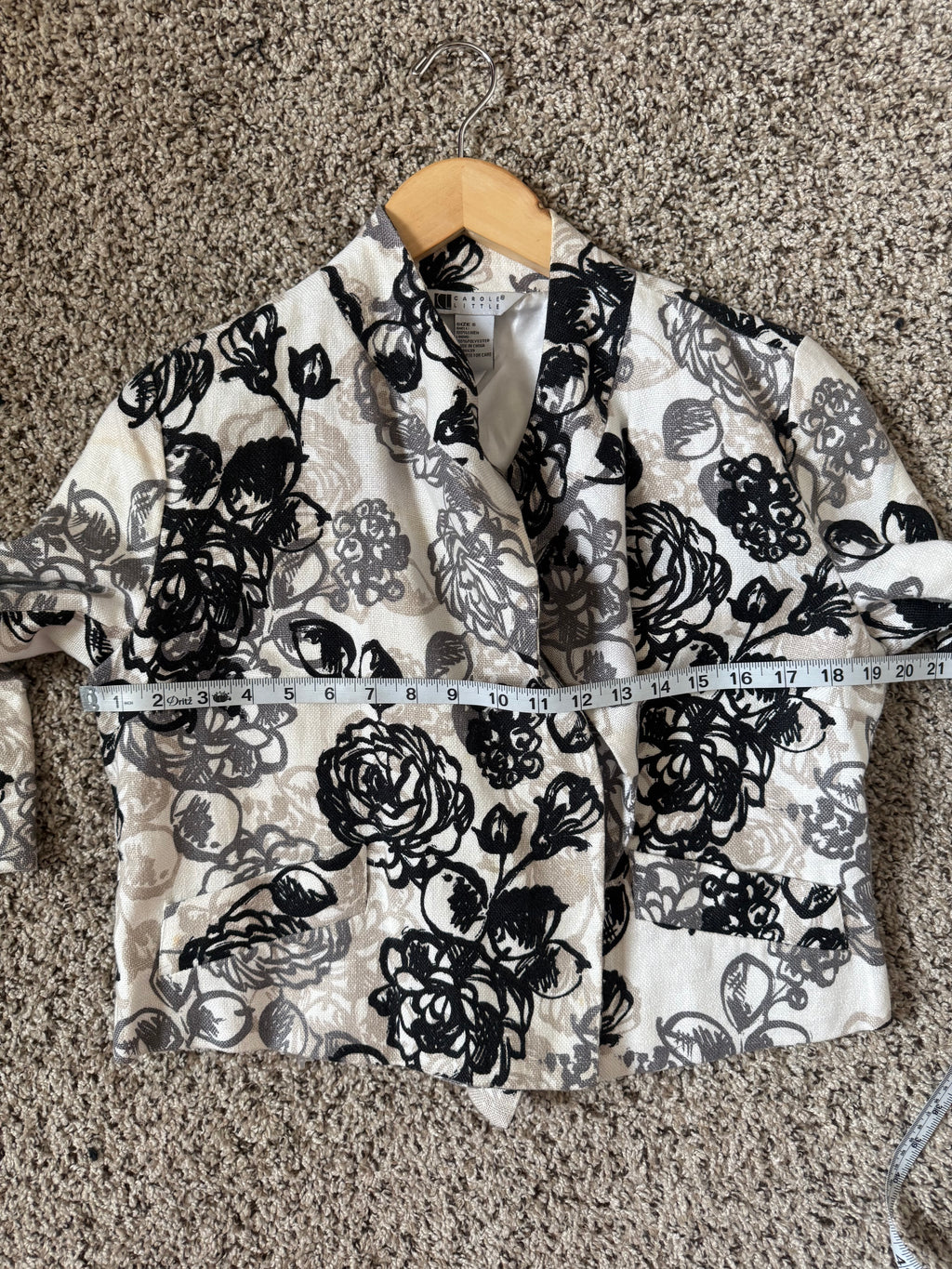 Carole Little 100% Linen Size S White Blazer With Black and Grey Flower Detail